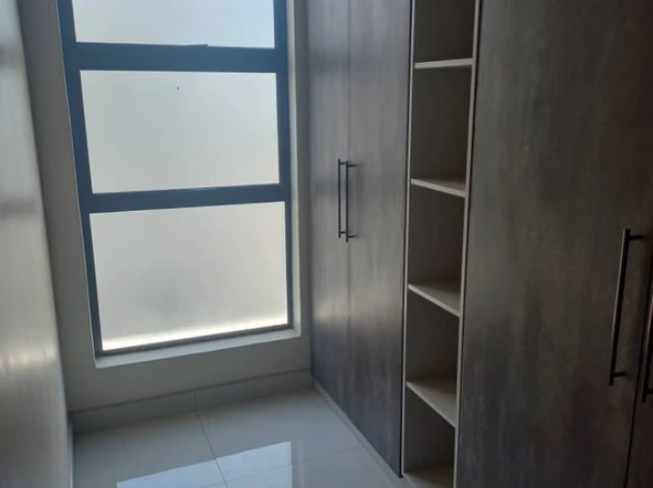 2 Bedroom Flat & Apartment