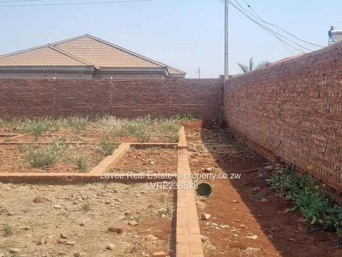 500m² Ashdown Park Stand — Walled 2 sides