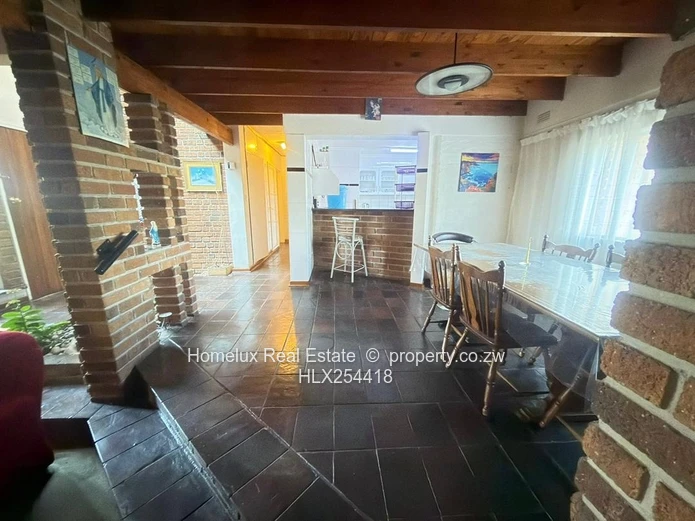 Breathtaking mansion in Glen Lorne