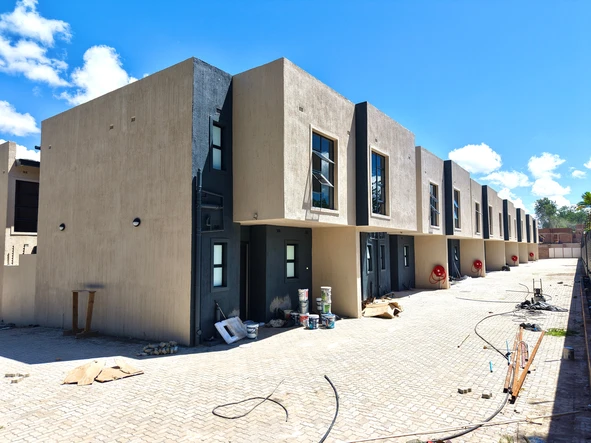 2 Bedroom Flat & Apartment