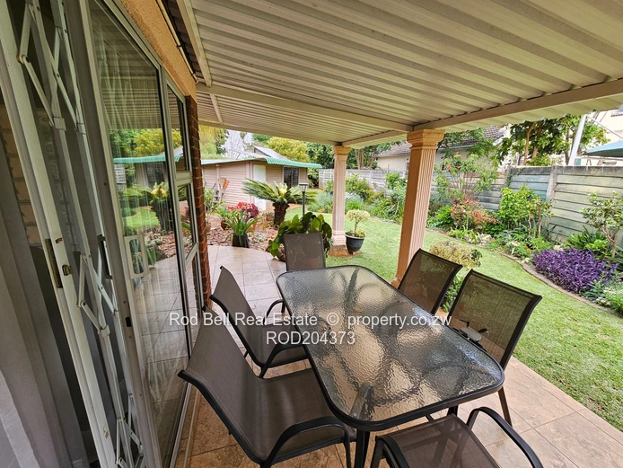 Immaculate 2 bedroom townhouse in well established complex