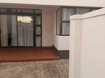 3 Bedroom Flat & Apartment