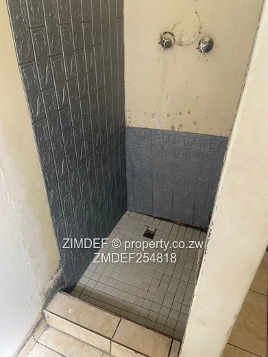 Bright 2-Bed Furnished Flat with Secure Windows — Willowvale (Sole Mandate)