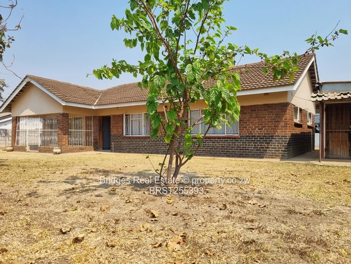 3 BEDS on 1004sqm With  TITLE DEED (Sole Mandate)
