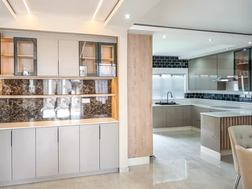 3 Bedroom Flat & Apartment