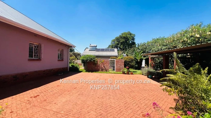 Golden Oldie Family home with Cottage (Sole Mandate)