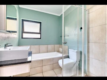 3 Bedroom Flat & Apartment