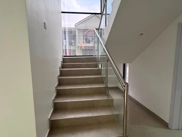 4 Bedroom Flat & Apartment