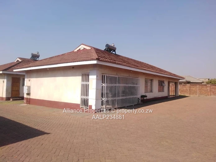 Tynwald 2-Bed house — Secure Gated Veranda & Paved Yard (Sole Mandate)