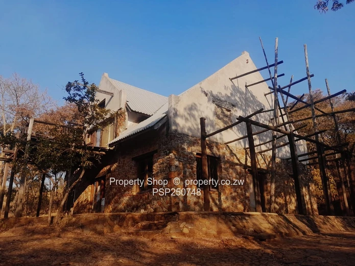 Rustic Double Storey with Panaromic Views - Mazowe