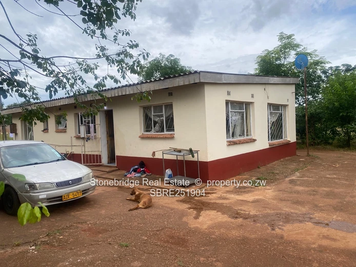 Woodville Park Cottage on 2 Acres of land for sale