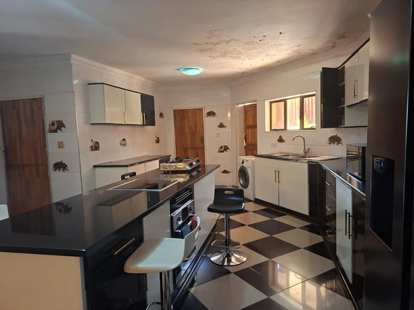 6 Bedroom House