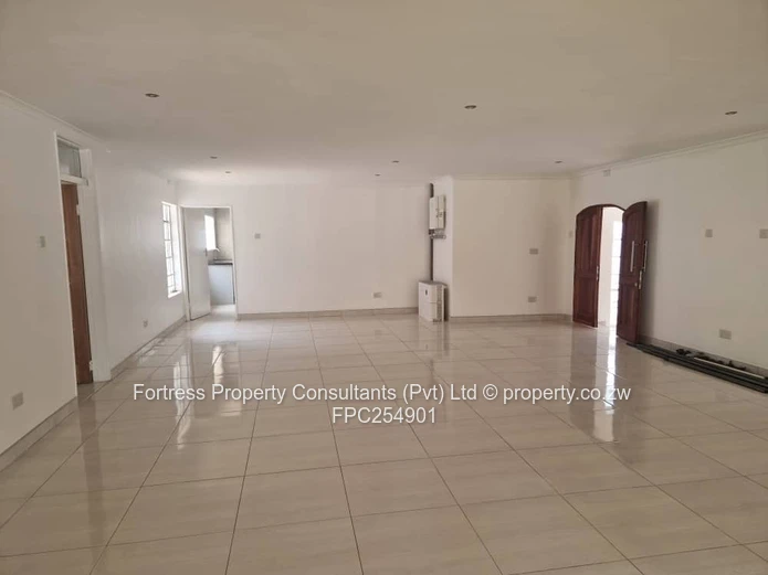 Spacious Quinnington 6-Bed Home with Pool & Borehole