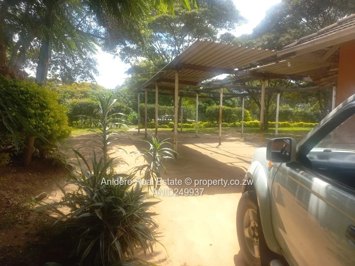 Greendale 4-Bed Home on 4395m² 