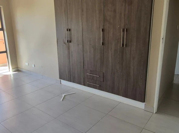 4 Bedroom Flat & Apartment