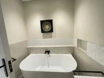 3 Bedroom Flat & Apartment