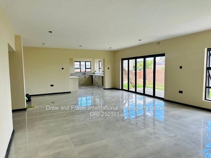 Newly built 4-Bed Arlington Townhouse - Bright Open Plan, Borehole