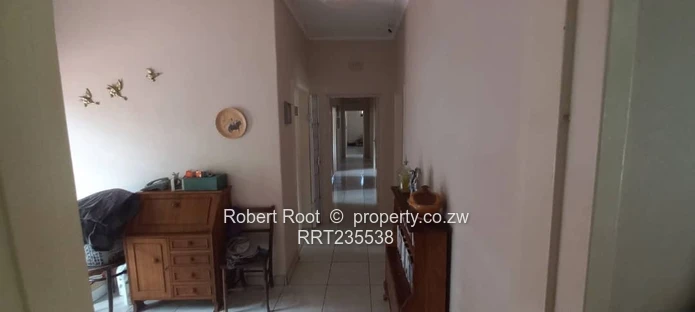  Spacious Family Home with Cottage, Pool & Borehole!