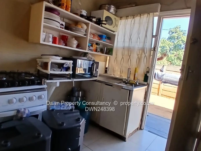 Avenues CBD 1-Bed Studio — Tiled, 24hr Security, Main Rd