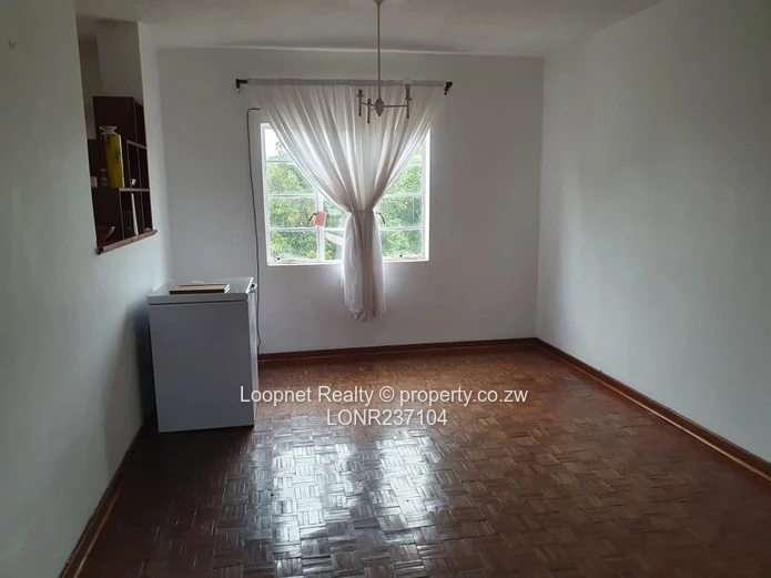 Marlborough 2-Bed Flat, Borehole & Sunny Lounge (Sole Mandate)