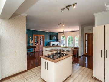 6 Bedroom House