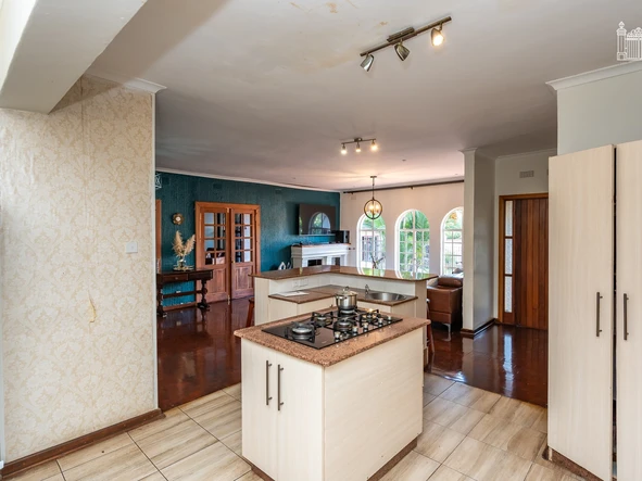 6 Bedroom House