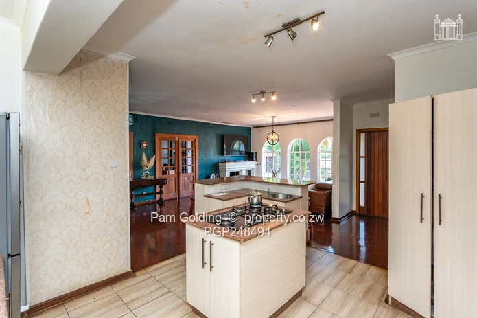 6 Bedroom House With Excellent Water (Sole Mandate)