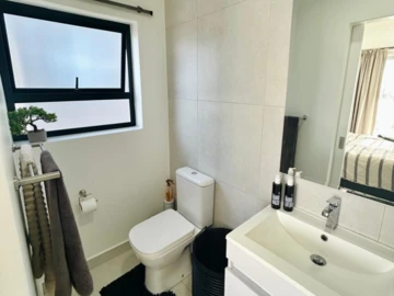 3 Bedroom Flat & Apartment