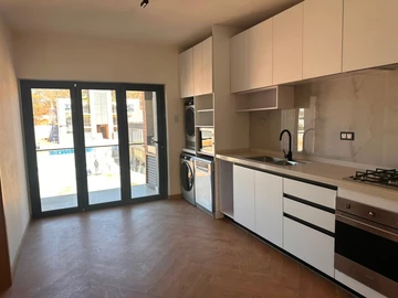 4 Bedroom Flat & Apartment