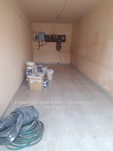 Workshop/Warehouse/Shop along Rotten Row Opposite Colcom for rent!