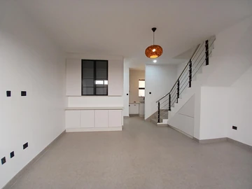 2 Bedroom Flat & Apartment