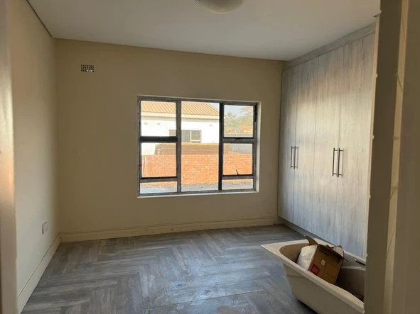 4 Bedroom Flat & Apartment