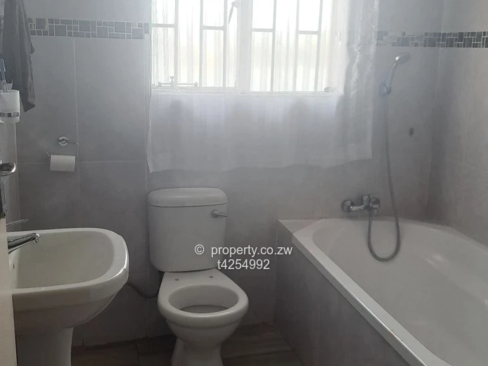 Greystone Park neat 6 bedroomed house to Rent 
