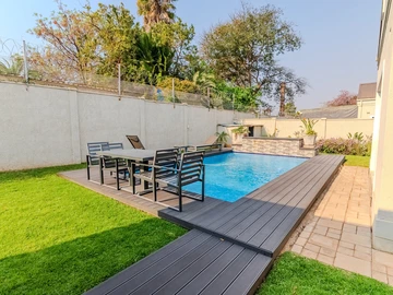 3 Bedroom Flat & Apartment