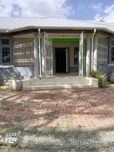 Newlands Office: 780m² with 10 Big Offices + a Conference Space on 6,100m² — Paved Drive & Borehole