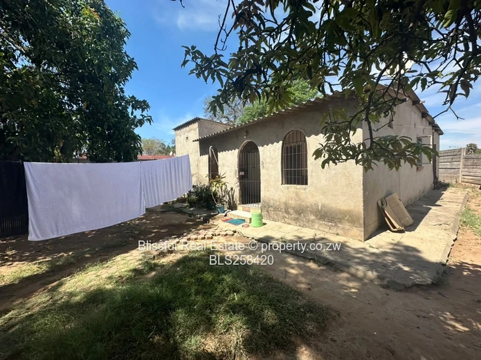 Gated 4-Bed Furnished House with Pool & Borehole, Hatfield