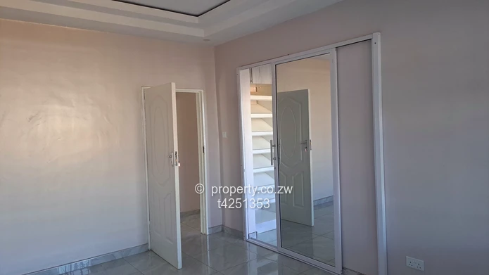 Pomona Nyeredzi neat 4 bedroomed house to Rent