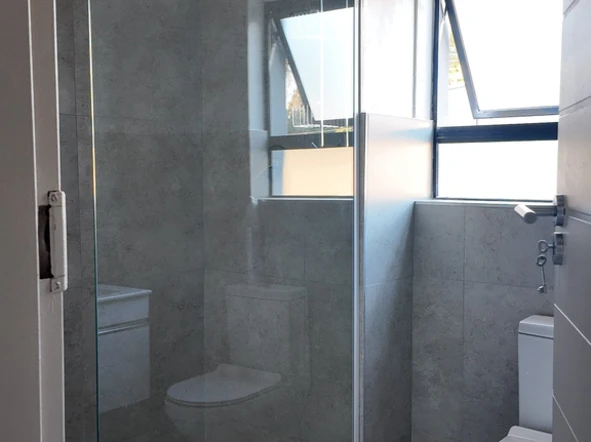2 Bedroom Flat & Apartment