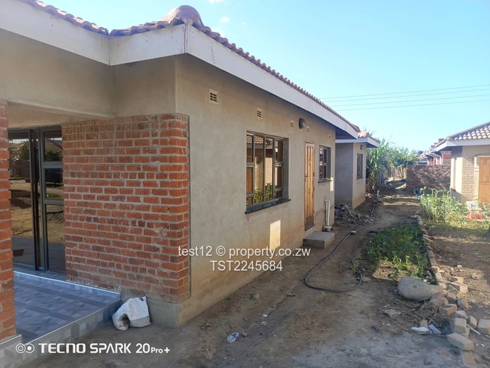 Madokero estate house for sale  (Sole Mandate)