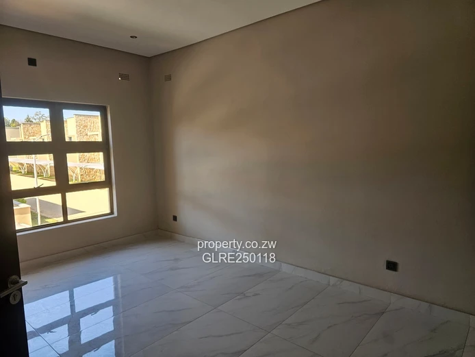 Modern 3-Bed Mount Pleasant Flat - Solar + 24hr Security