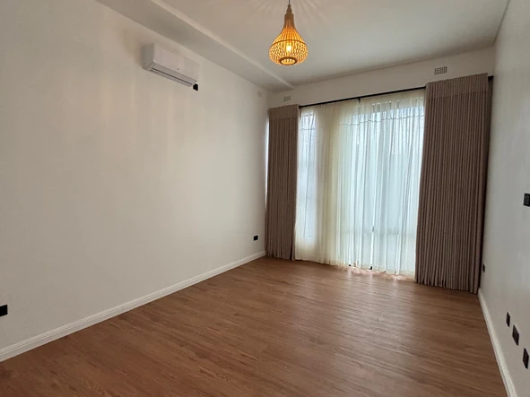 4 Bedroom Flat & Apartment