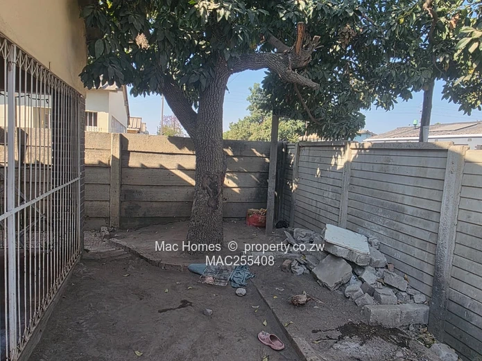 3-Bedroom House For Sale – Zengeza 1, Chitungwiza (Sole Mandate)