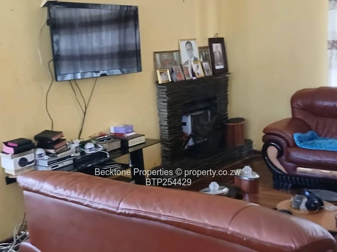 Luveve 4-Bed Family Home on 2900m² with Flatlet