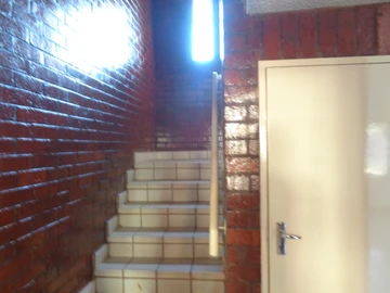 2 Bedroom Flat & Apartment