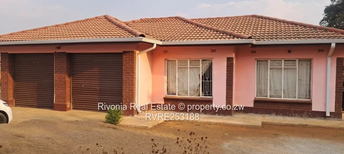 4-Bed Family Home in Nharira — 2440m² with Borehole