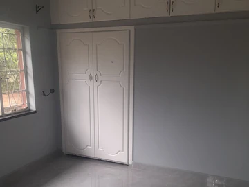 2 Bedroom Flat & Apartment