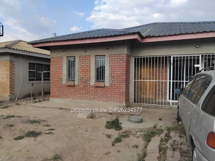 An lncomplete 4 bedroomed house left with finishings for sale in Fidelity Southview park , Harare   (Sole Mandate)
