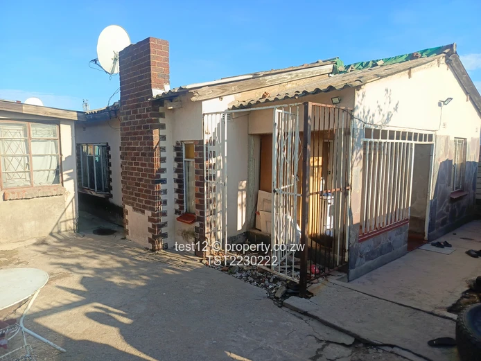 Highfields Western house for sale  (Sole Mandate)