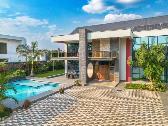 6 Bedroom House