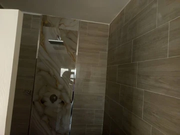 4 Bedroom Flat & Apartment